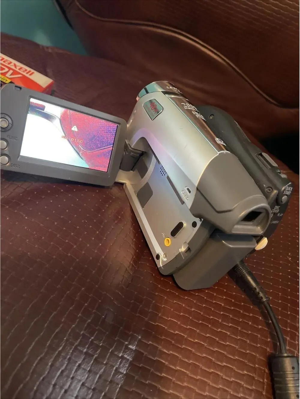 Canon DC320 DVD/SD Card Camcorder, Battery, Charger, (11)